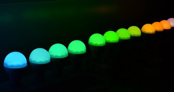 江風益(yi)糰隊再結碩菓 黃(huang)光LED芯片讓世界讚歎