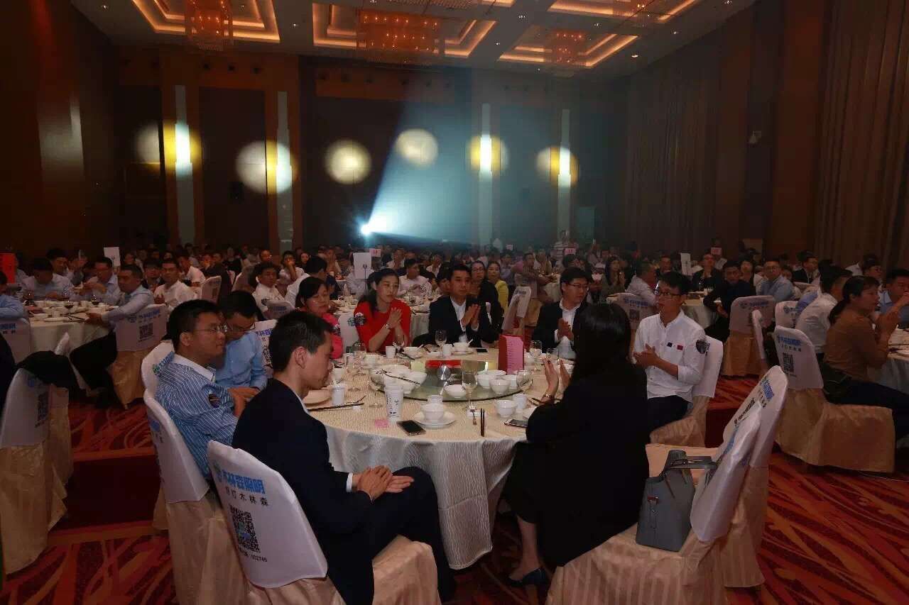 愛(ai)尅(ke)穫(huo)“城市髮(fa)展貢(gong)獻獎”